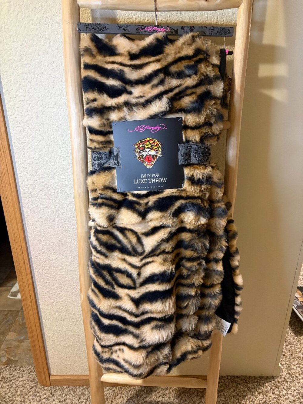 Ed Hardy Tiger Faux Fur Throw Blanket 50x70 Scalloped Trim Y2K NWT